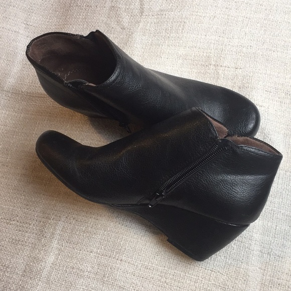 Natural Soul Shoes - Women’s 6.5 Black Wedge